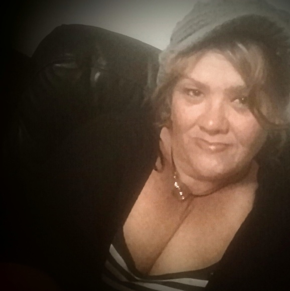 Profile Picture of Raelene Alsop (@raelenealsop) on Poshmark
