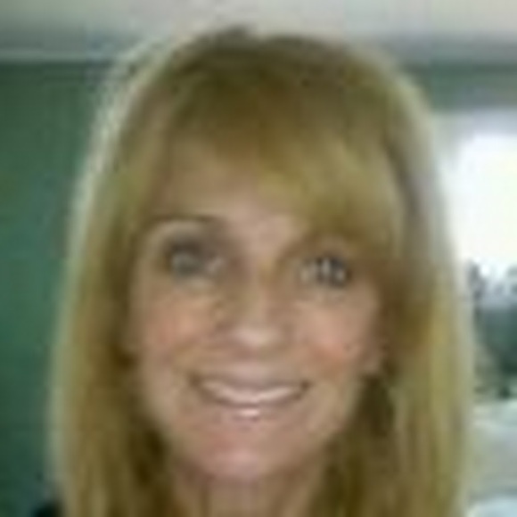 Profile Picture of Phylly Chenowith (@februarystarz) on Poshmark