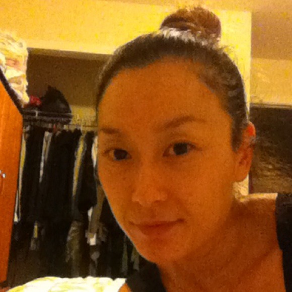 Profile Picture of Joy Pak (@happyhappy2020) on Poshmark