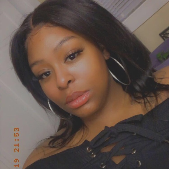 Profile Picture of Lena Thomas (@lenathomasss22) on Poshmark