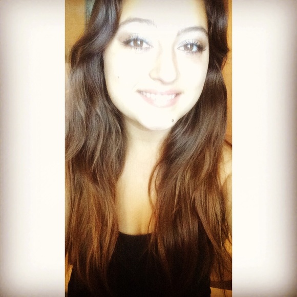 Profile Picture of Ruby Palmer (@rubyaliceeee) on Poshmark