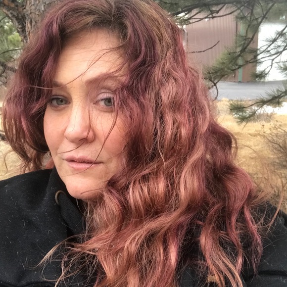 Profile Picture of Jessie Standley (@relovefest) on Poshmark