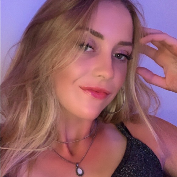 Profile Picture of Kristina Miletic (@kristinamiletic) on Poshmark