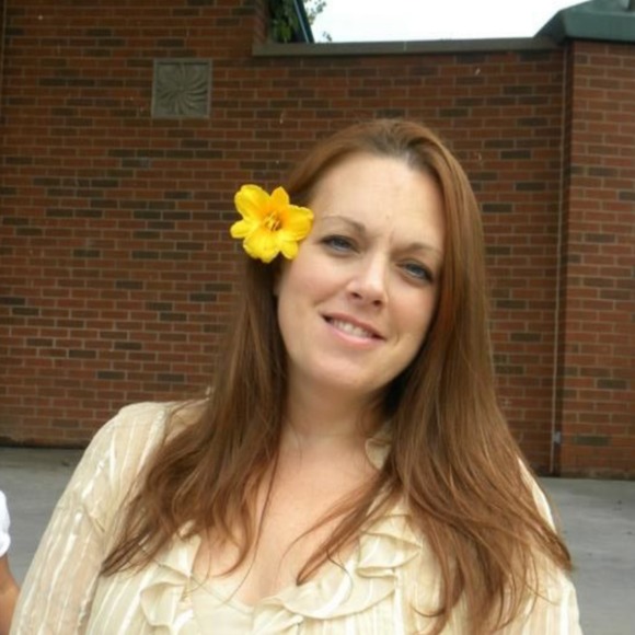 Profile Picture of Jennifer Belge (@jbelge72) on Poshmark