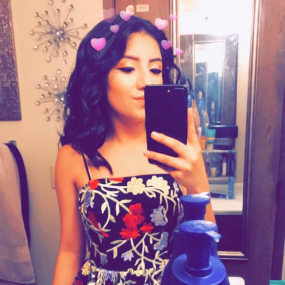 Profile Picture of Daniela Delgado (@danieladelga740) on Poshmark