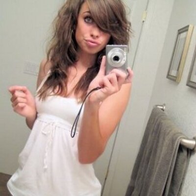 Profile Picture of Zoe Finch (@_zoefinch) on Twitter