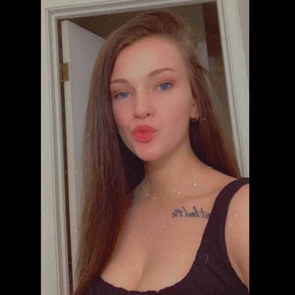 Profile Picture of Madison Hubbs (@lostgirl122302) on Poshmark