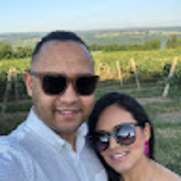 Profile Picture of Joe Gomez (@joelaguira) on Poshmark