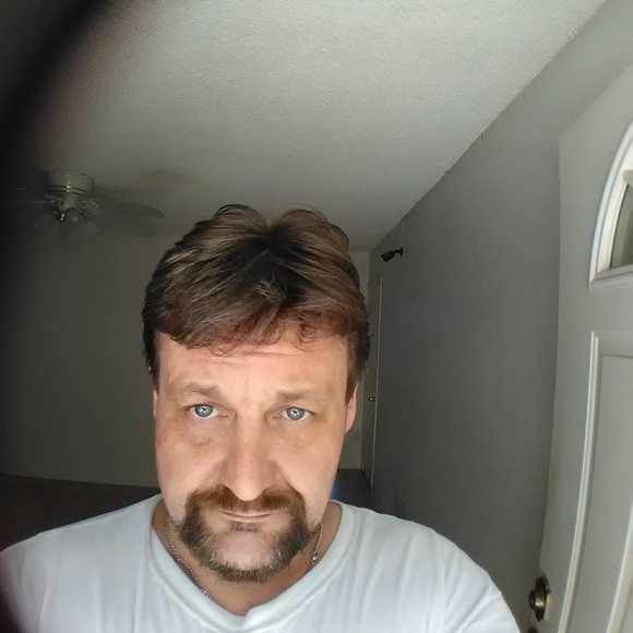 Profile Picture of David Whyte (@dlwjr) on Poshmark
