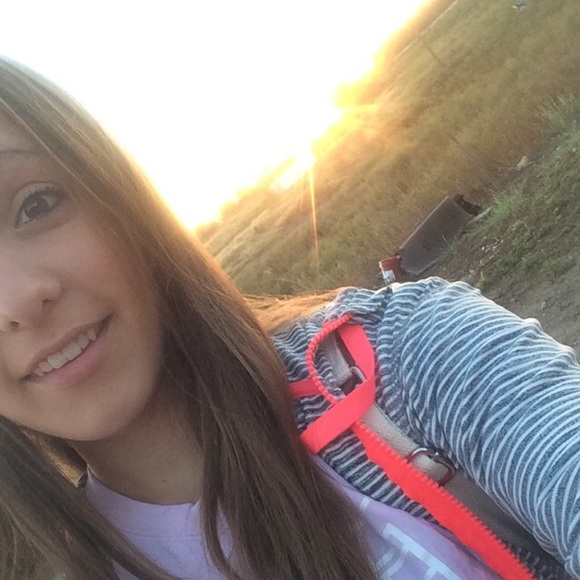 Profile Picture of Venessa Yakish (@nessayakish3) on Poshmark
