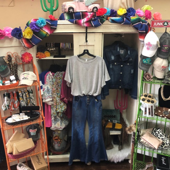 Profile Picture of Shannon Hansen (@hansen1969) on Poshmark