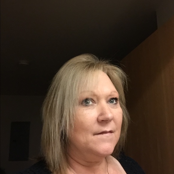 Profile Picture of Shelly Ash (@shellyash17) on Poshmark