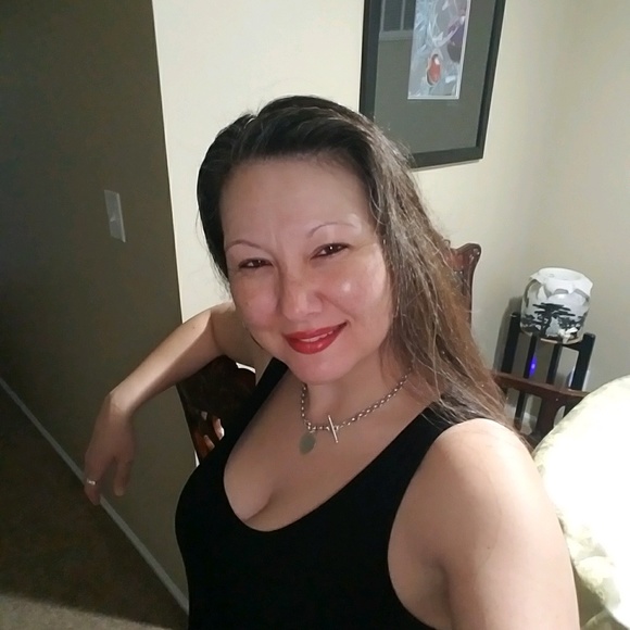 Profile Picture of Paula Seal (@topseal) on Poshmark