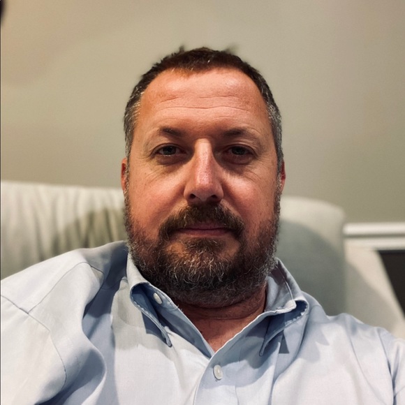 Profile Picture of Wade Wolfe (@wadewolfe) on Poshmark