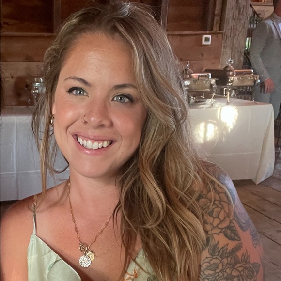 Profile Picture of Mary Osterhout (@meo5392) on Poshmark