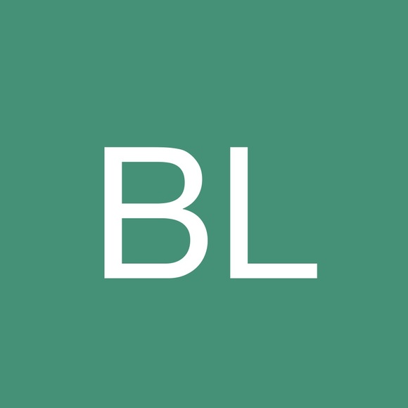 Bella Liu - Poshmark Profile Picture of Bella Liu (@bellaaa915) on Poshmark