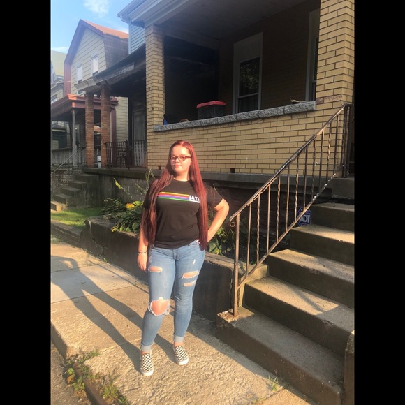 Profile Picture of Amberamber Osborne (@amberambero) on Poshmark