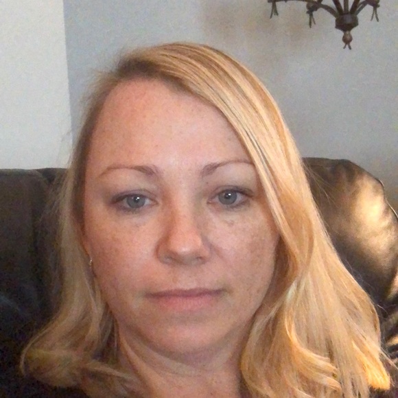 Profile Picture of Tami Moore (@tamlar23) on Poshmark
