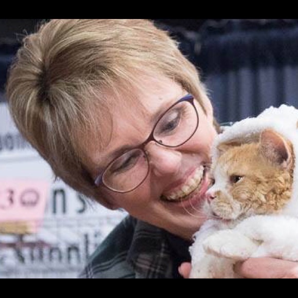 Profile Picture of Kerrie Ferlet (@kferlet) on Poshmark