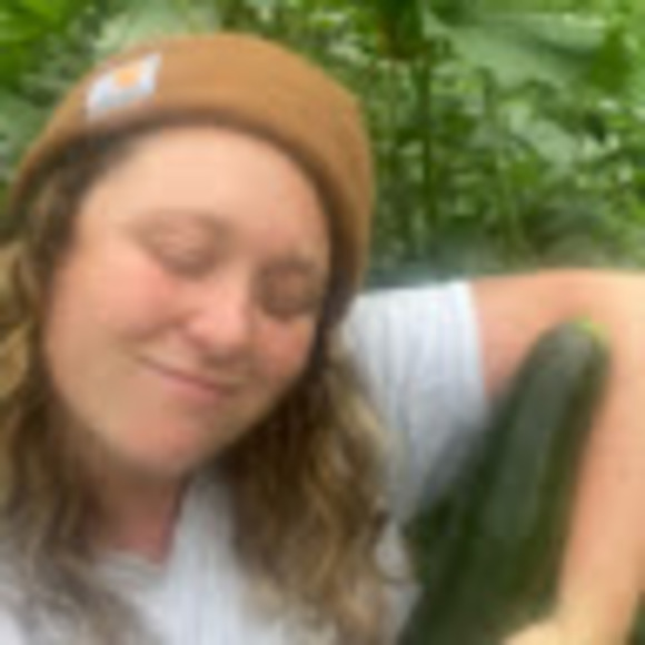 Profile Picture of Emily Butzer (@emilyjbutzer) on Poshmark