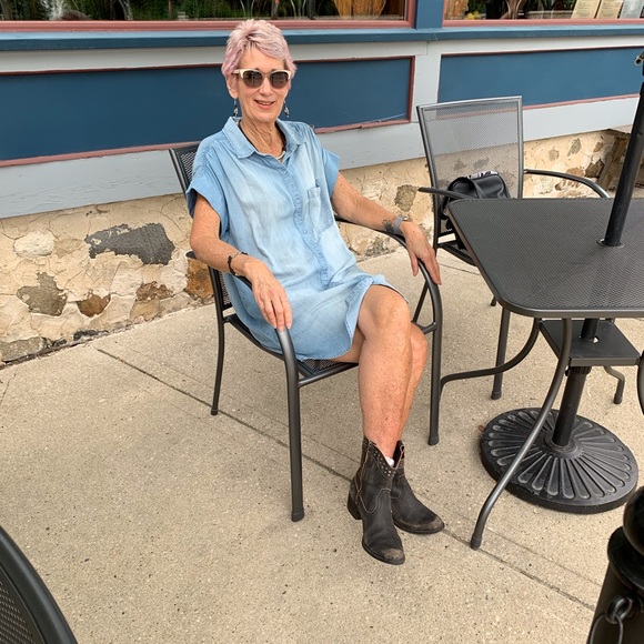 Profile Picture of Karen Damore (@karendamore) on Poshmark