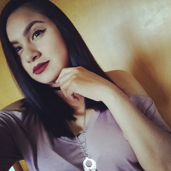 Profile Picture of Fabiola Salas (@fabis19) on Poshmark