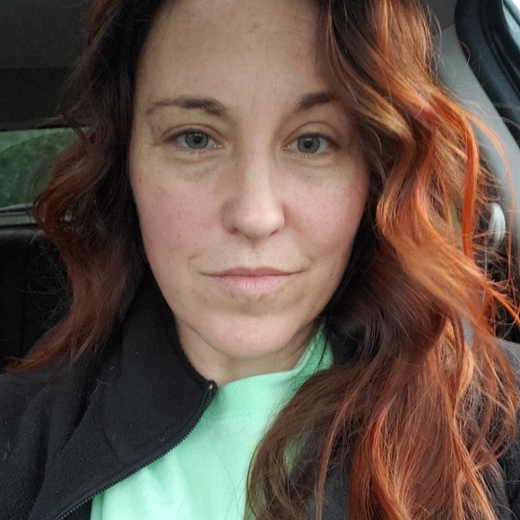 Profile Picture of Danielle Kluge-rasztawicki (@dmkmiller80) on Poshmark