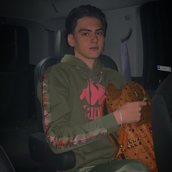 Profile Picture of Michael Santaro (@mikesantaro) on Poshmark