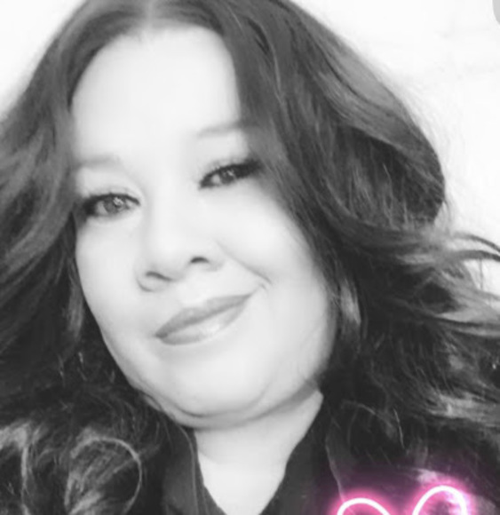 Profile Picture of Sonya Giles (@sonyaagiles) on Poshmark