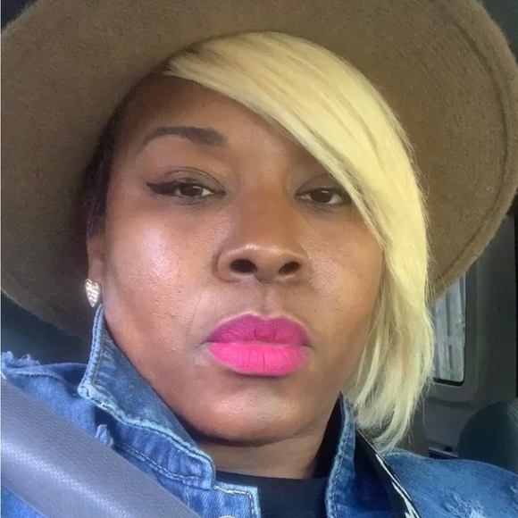 Profile Picture of Kim Bunnell (@kybunnell) on Poshmark