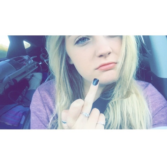 Profile Picture of Sally Zolezzi (@srz_420) on Poshmark
