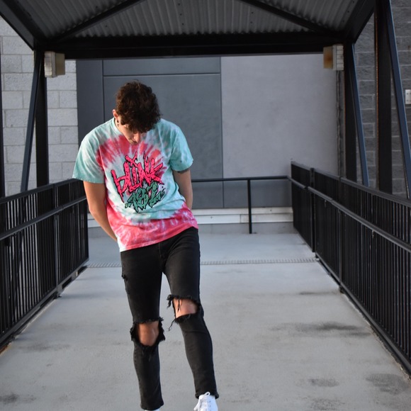 Tyler Yelland - Poshmark Profile Picture of Tyler Yelland (@tyleryelland2) on Poshmark