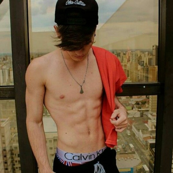 Profile Picture of Trey Barker (@al8ert000) on Poshmark