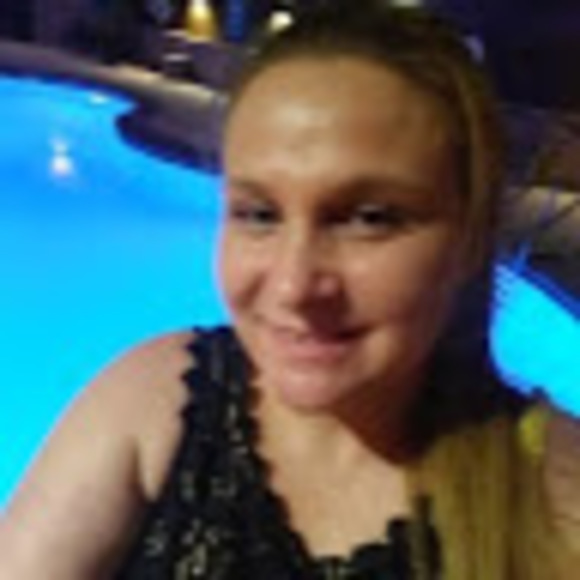 Profile Picture of Mitzi Jones (@mitzlee82) on Poshmark