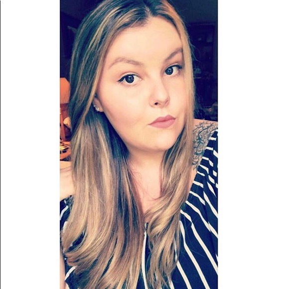 Profile Picture of Alexandra Corcovilos (@aaalexandra) on Poshmark