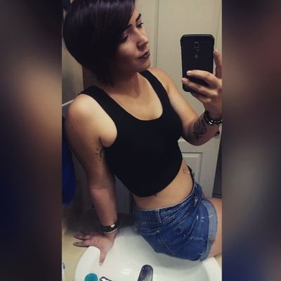 Profile Picture of Deanna Pool (@tatted_gemin_i) on Twitter