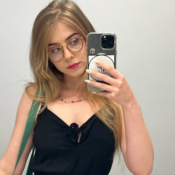 Profile Picture of Taylor Reilly (@tebug) on Poshmark
