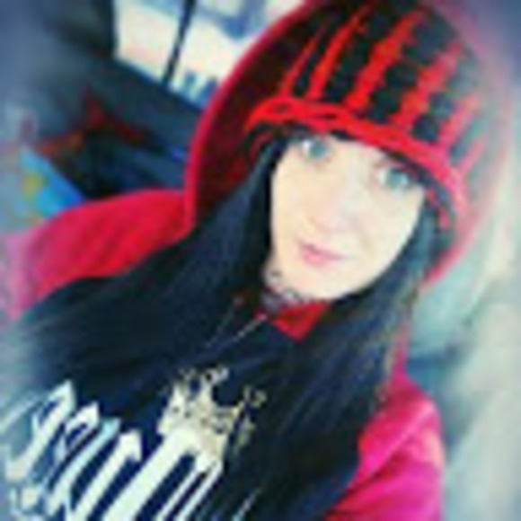 Profile Picture of Brianna Oland (@briannajamesb13) on Poshmark