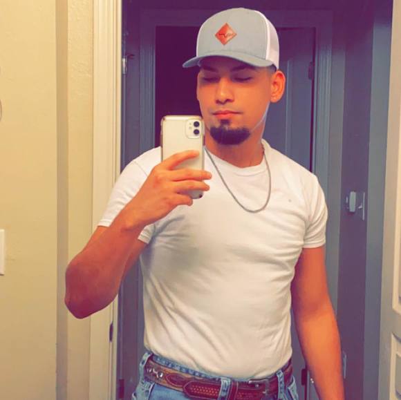 Profile Picture of Daniel Cuevas (@daniellcuevas42) on Poshmark