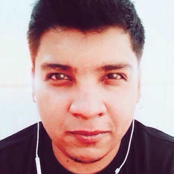 Profile Picture of Murtaza Mowlana (@murtaza90) on Poshmark