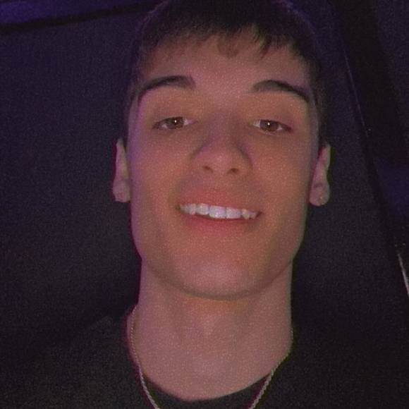 Profile Picture of Nicolas Pugliano (@wannabeking) on Poshmark