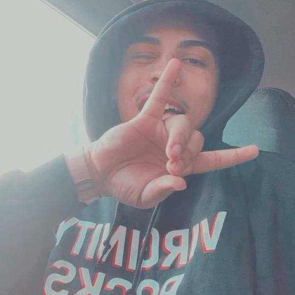 Profile Picture of Gabriel Andre (@1_sneakerhead_1) on Poshmark