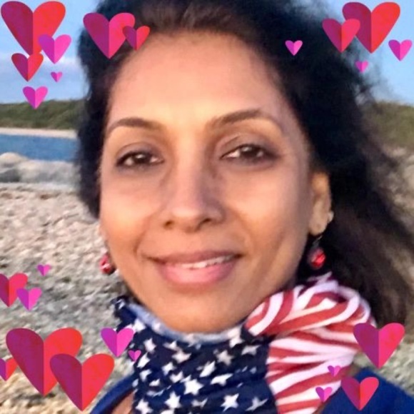 Profile Picture of Lata Aiyer (@la0131) on Poshmark