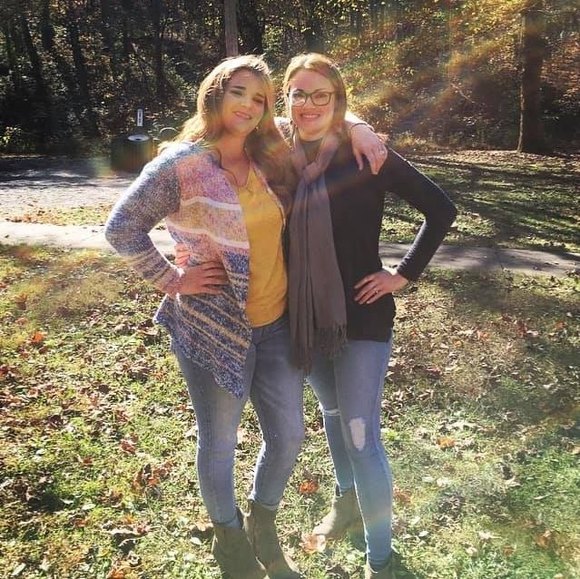 Profile Picture of Annieroo Poole (@annieroo77) on Poshmark