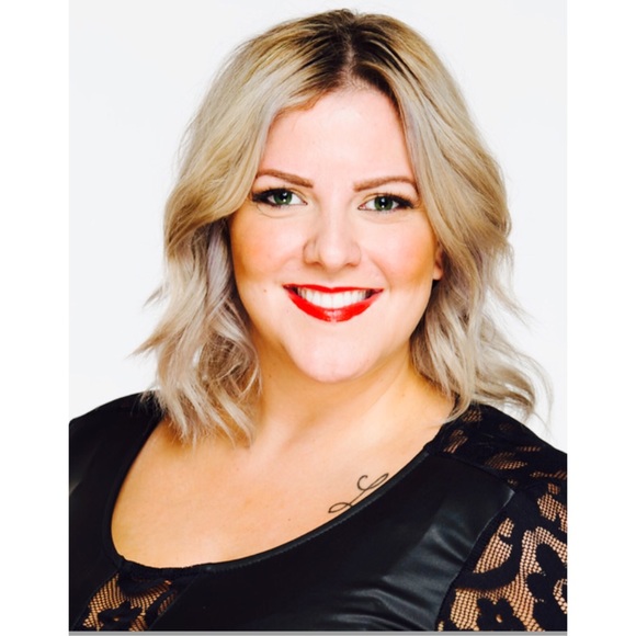 Profile Picture of Sarah Kobeski (@heyitssarahk) on Poshmark