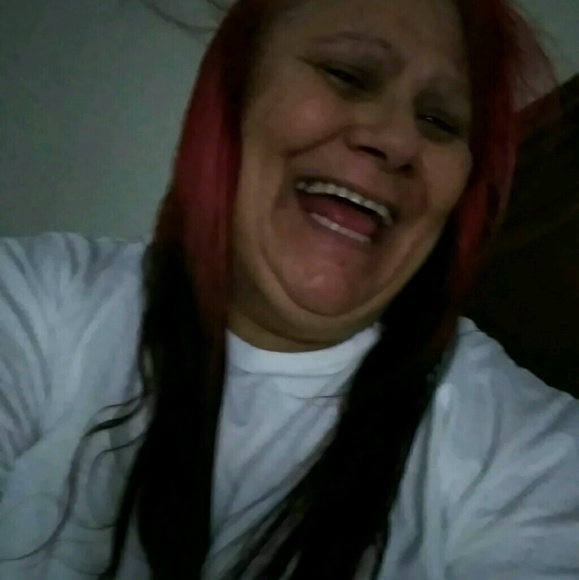 Profile Picture of Lynette Akey (@lynett3akey) on Poshmark