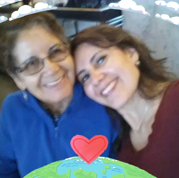 Profile Picture of Flora Solis (@solisflora) on Poshmark