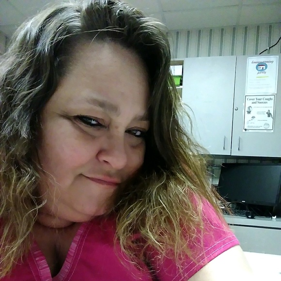 Lisa Kinley - Poshmark Profile Picture of Lisa Kinley (@l_kinley) on Poshmark