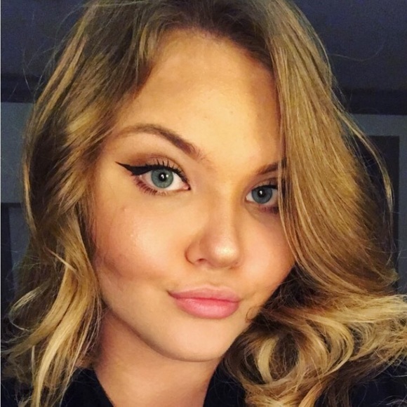 Profile Picture of Bailey Bogden (@bailey_bogden) on Poshmark