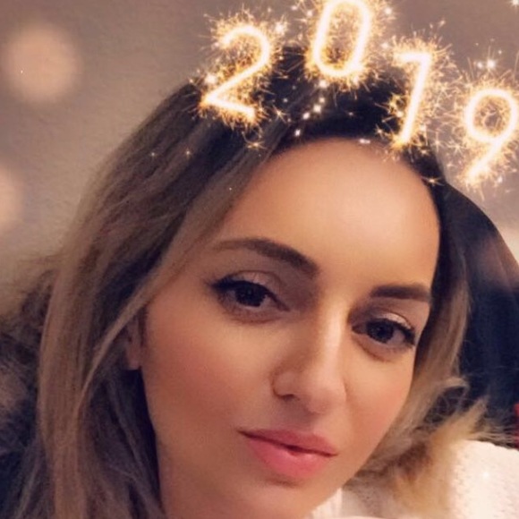 Profile Picture of Joana Morar (@joanamorar) on Poshmark